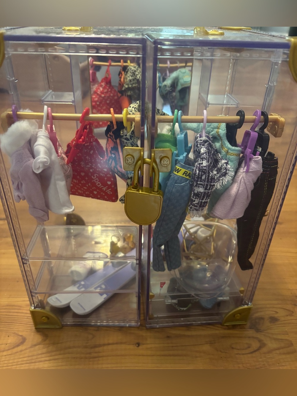 MGA Rainbow High Doll Deluxe Fashion Closet Clothes & Accessories with Lock